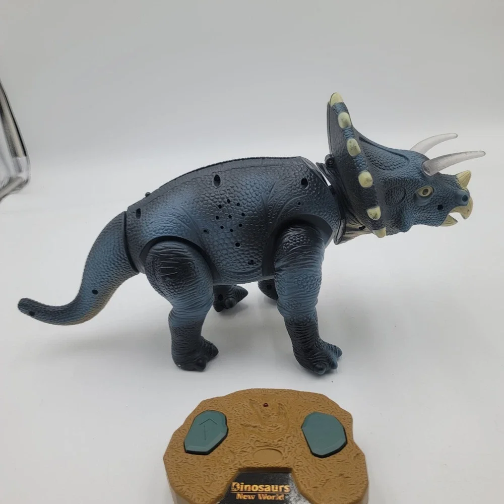 Dinosaurs New World Remote Control Triceratops Blue Grey RC Walking Toy Figure